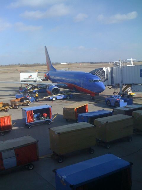 There's that plane for SWFL. Hustle, Southwest.